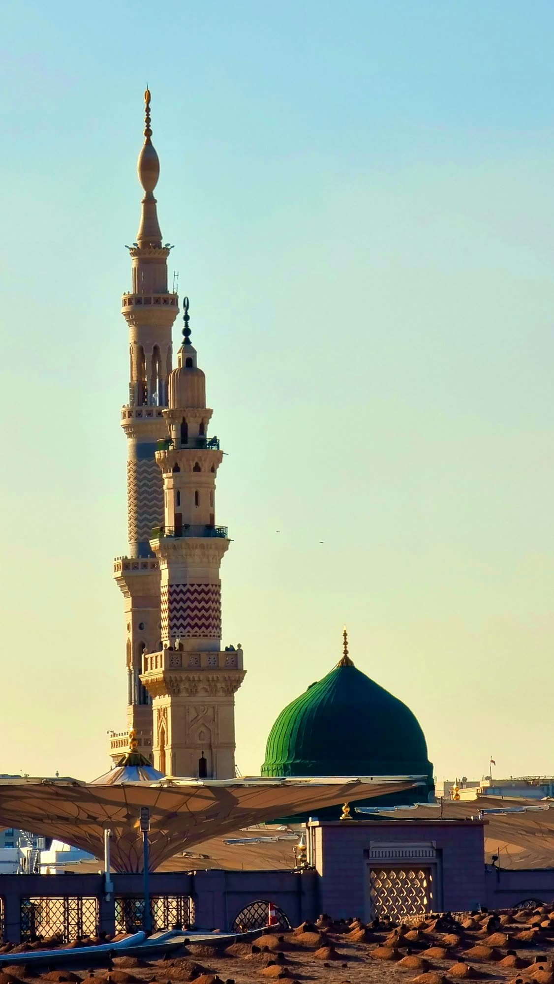 A minaret beside the Green Dome